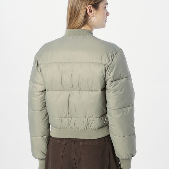 Abercrombie and Fitch Sage Green Puffer Cropped Jacket - Picture 4 of 10